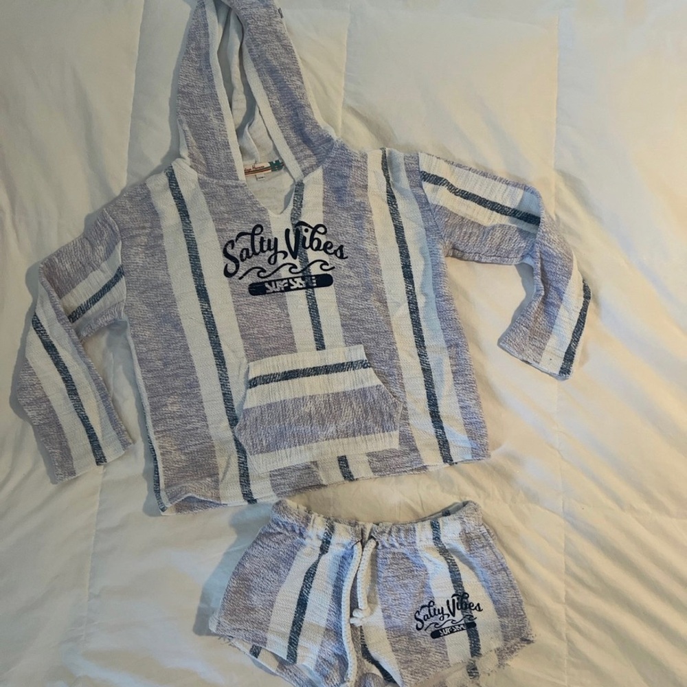 Kids 2 piece beach hoodie and shorts out fit !